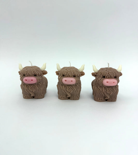 Hand-Poured Adorable Highland Cow Candle – Eco-Friendly Candle Gift for Any Occasion