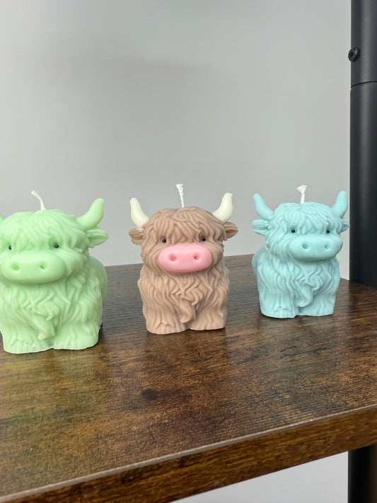 Hand-Poured Adorable Highland Cow Candle – Eco-Friendly Candle Gift for Any Occasion
